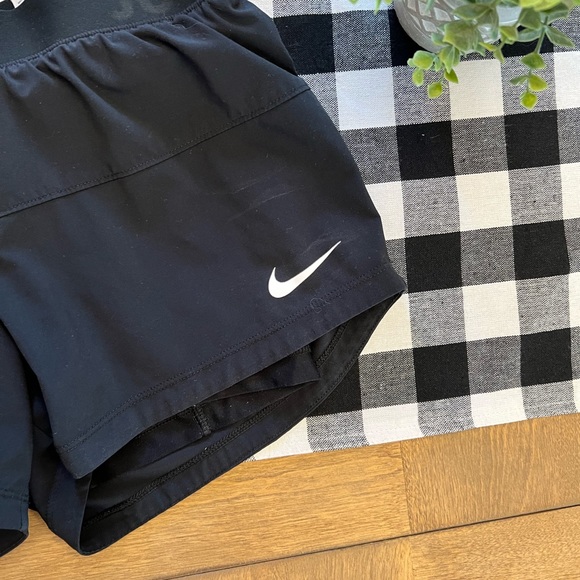 Nike Shorts - Picture 3 of 7